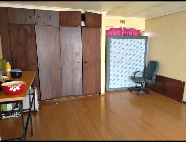 991M² BUSINESS CENTRE FOR SALE IN ALBERTON NORTH